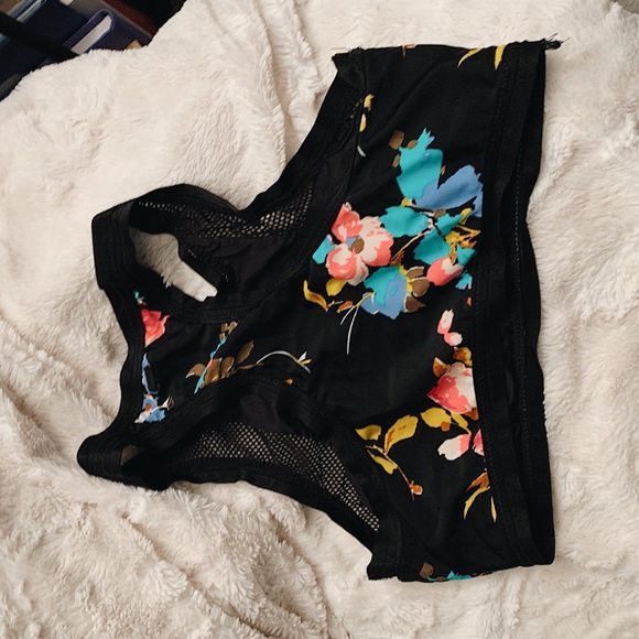 VOLCOM bathing suit top - Picture 2 of 2